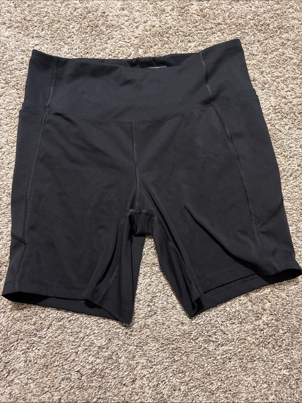 Athletic Works Womenโs Black High-Waist Bike Shorts with Pockets Large